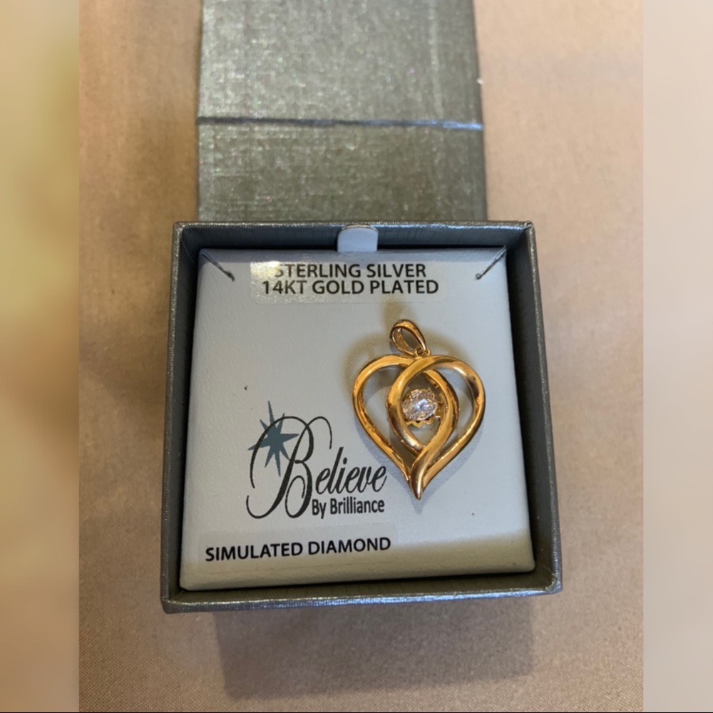 Gold pendent with Simulated Diamond that Moves